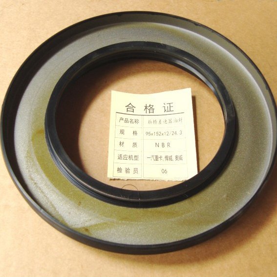 Tamaño del sello de aceite diferencial del eje trasero 95-152-12-24mm